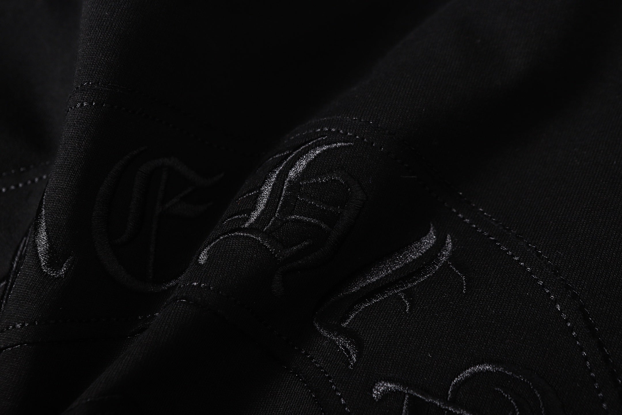 Tonal Horseshoe Black T-Shirt™