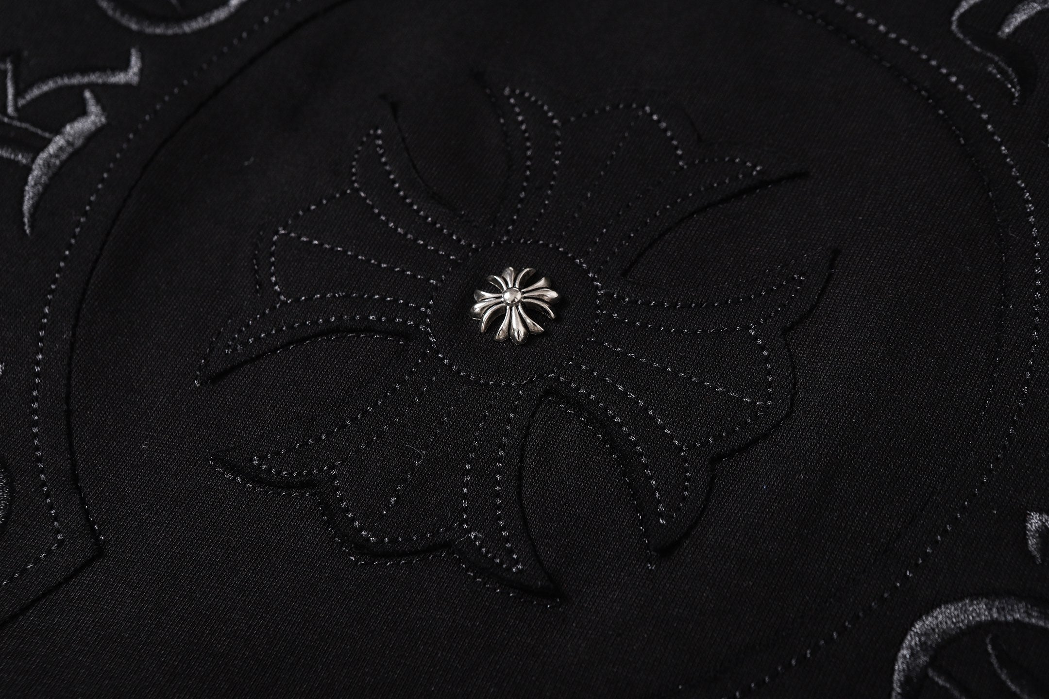Tonal Horseshoe Black T-Shirt™