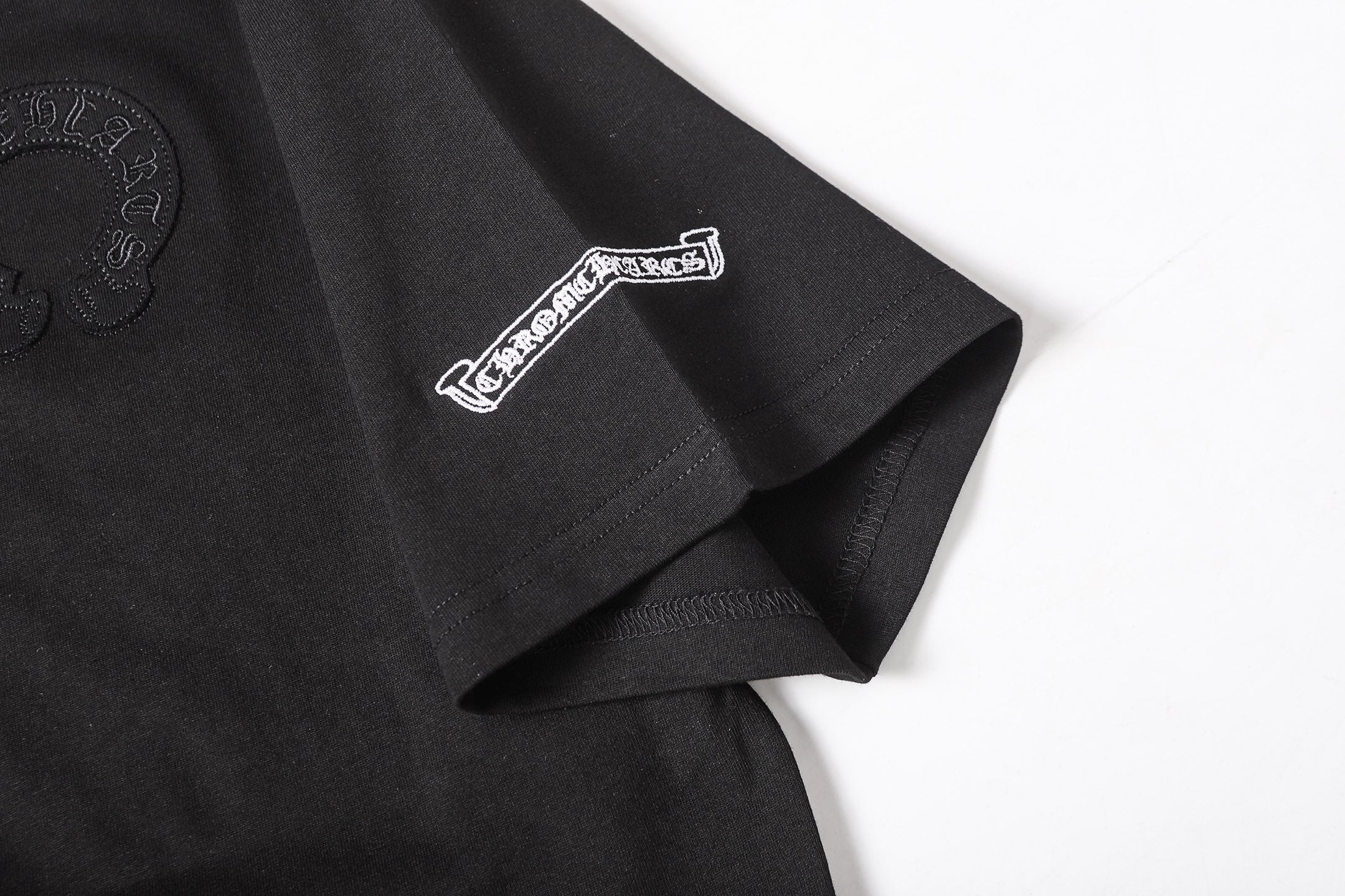 Tonal Horseshoe Black T-Shirt™