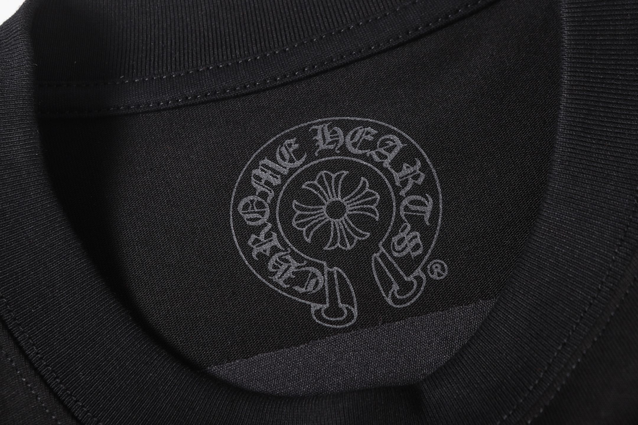 Tonal Horseshoe Black T-Shirt™