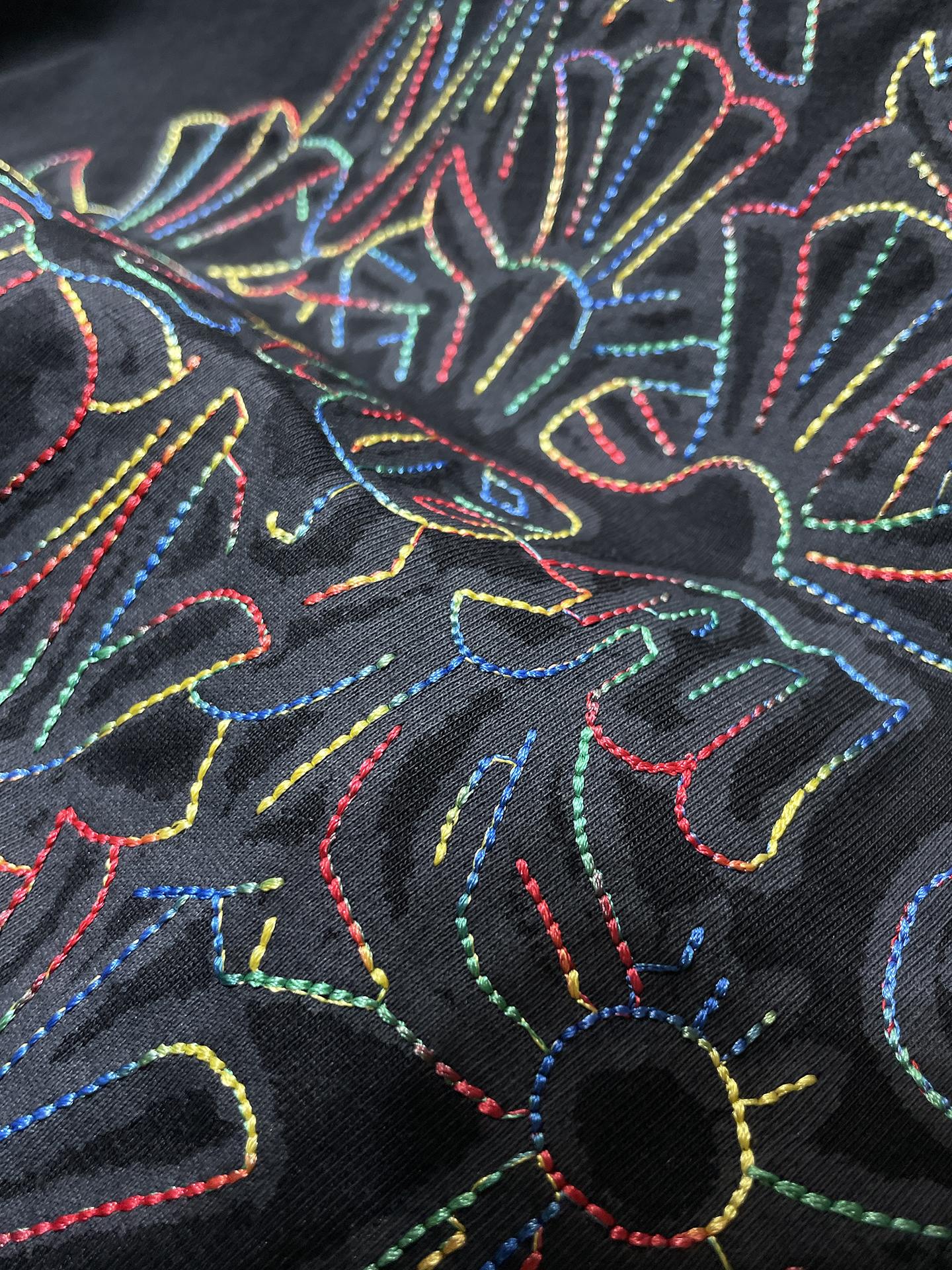 Multicolor Cross Cluster Black T-Shirt™