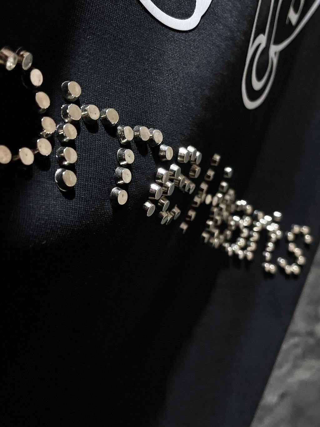 Horseshoe Logo Studded Black T-Shirt™