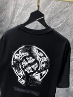 Cross Charm Spray Print Horseshoe Black T-Shirt™