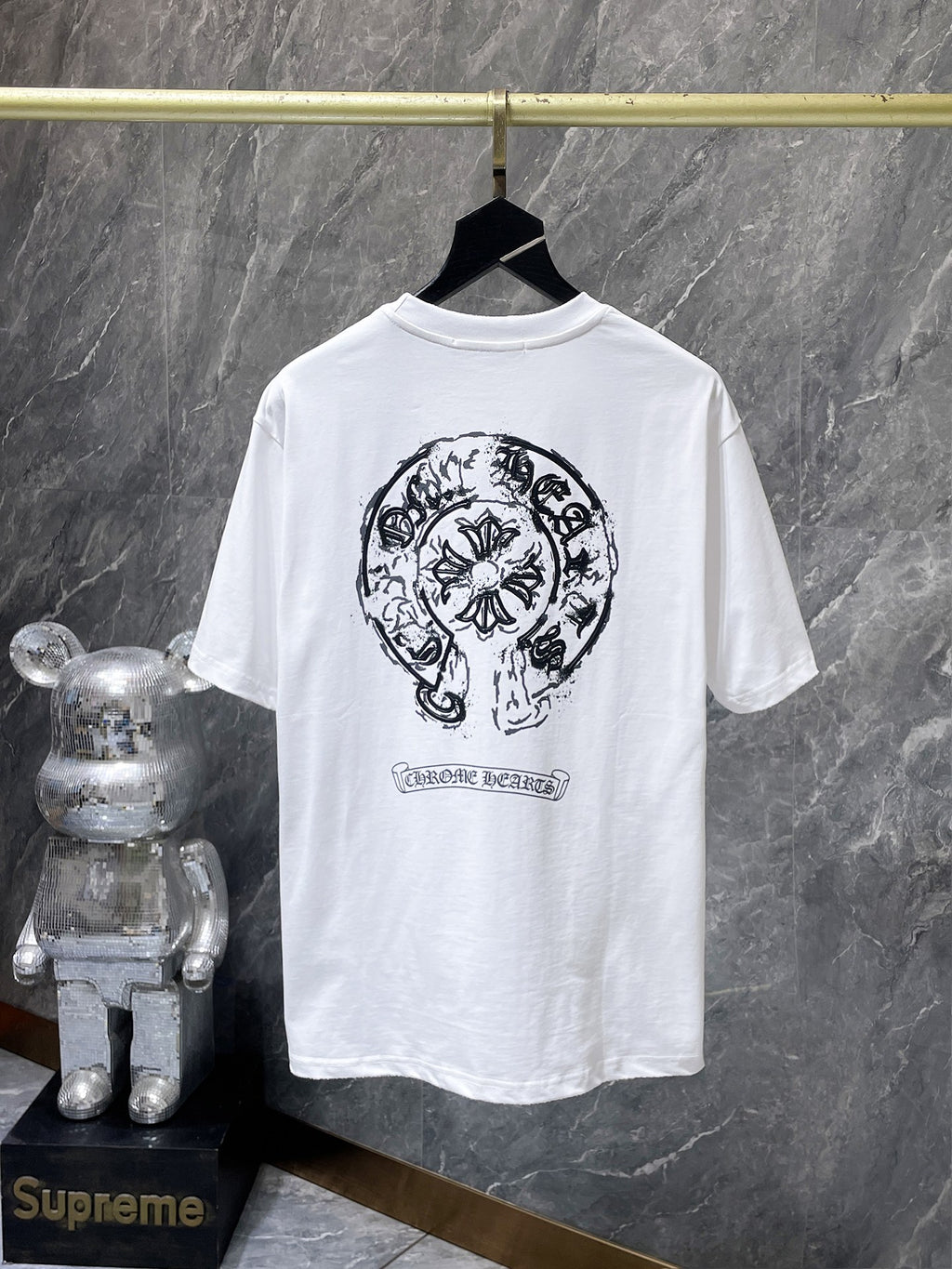 Cross Charm Spray Print Horseshoe White T-Shirt™