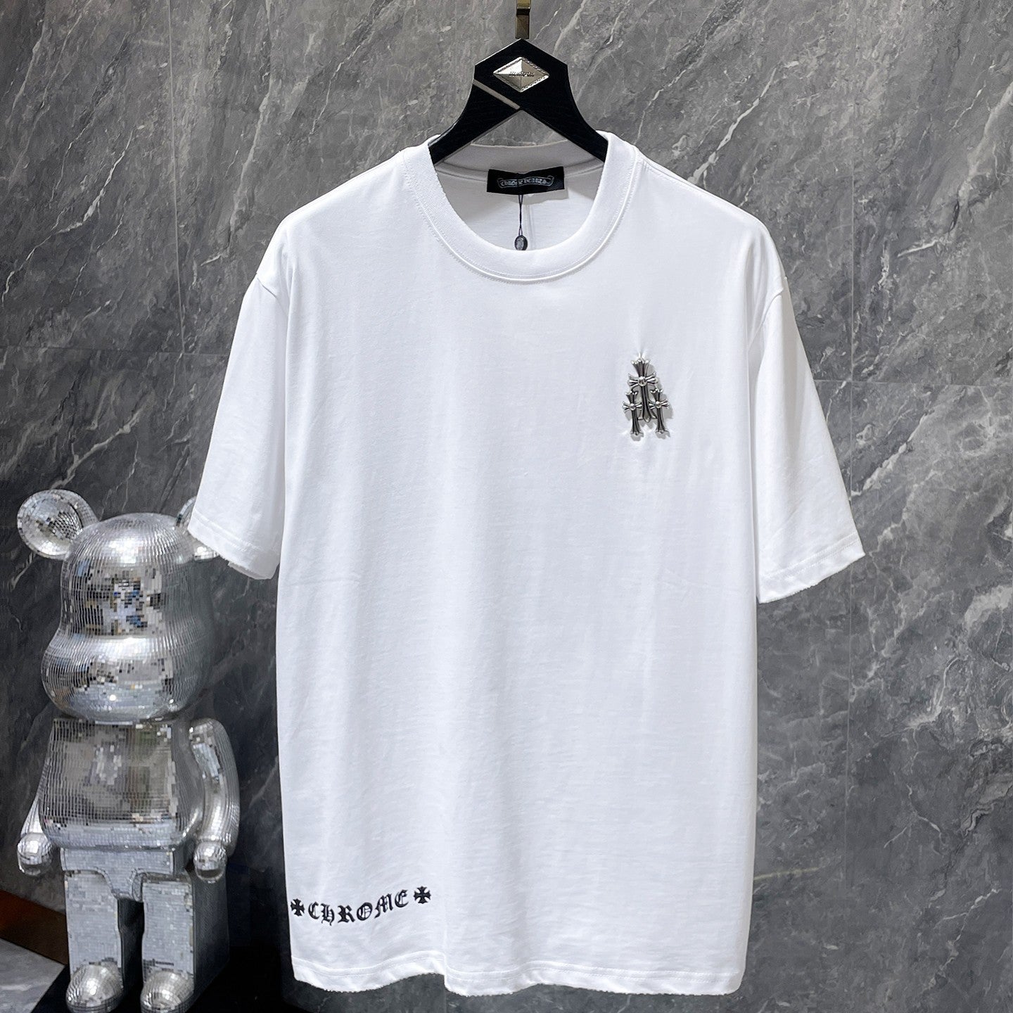 Cross Charm Spray Print Horseshoe White T-Shirt™