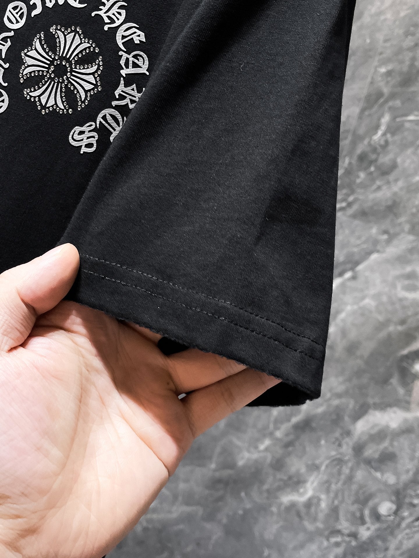 Dotted Horseshoe Cross Black T-Shirt™