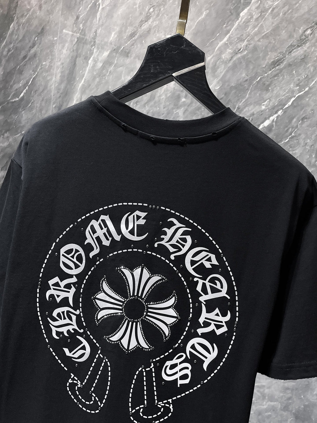 Dotted Horseshoe Cross Black T-Shirt™