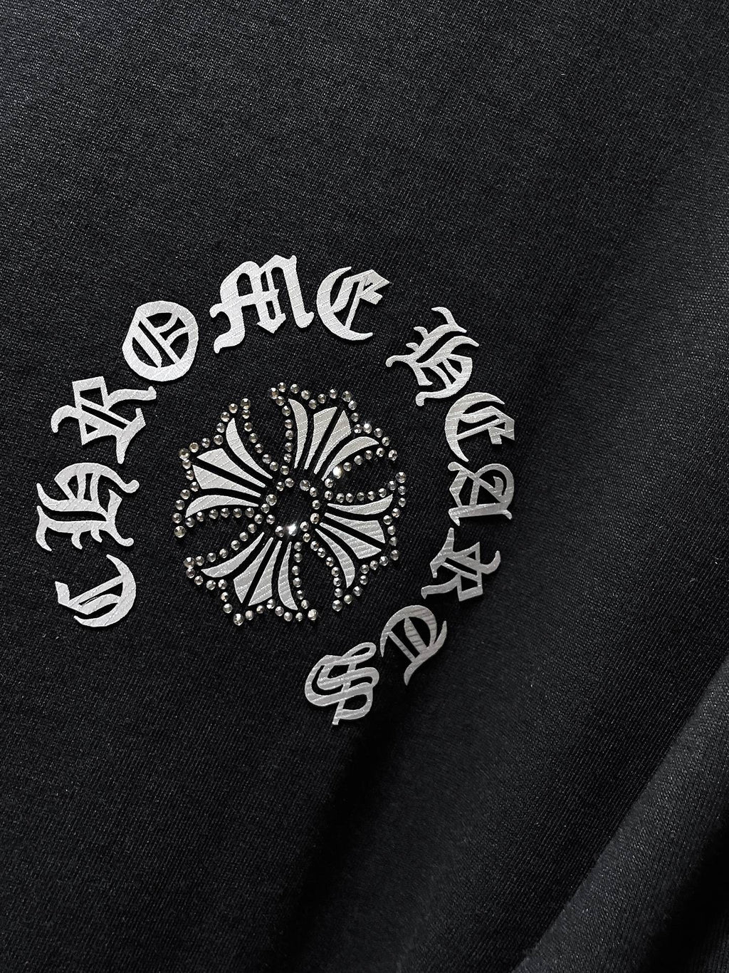 Dotted Horseshoe Cross Black T-Shirt™