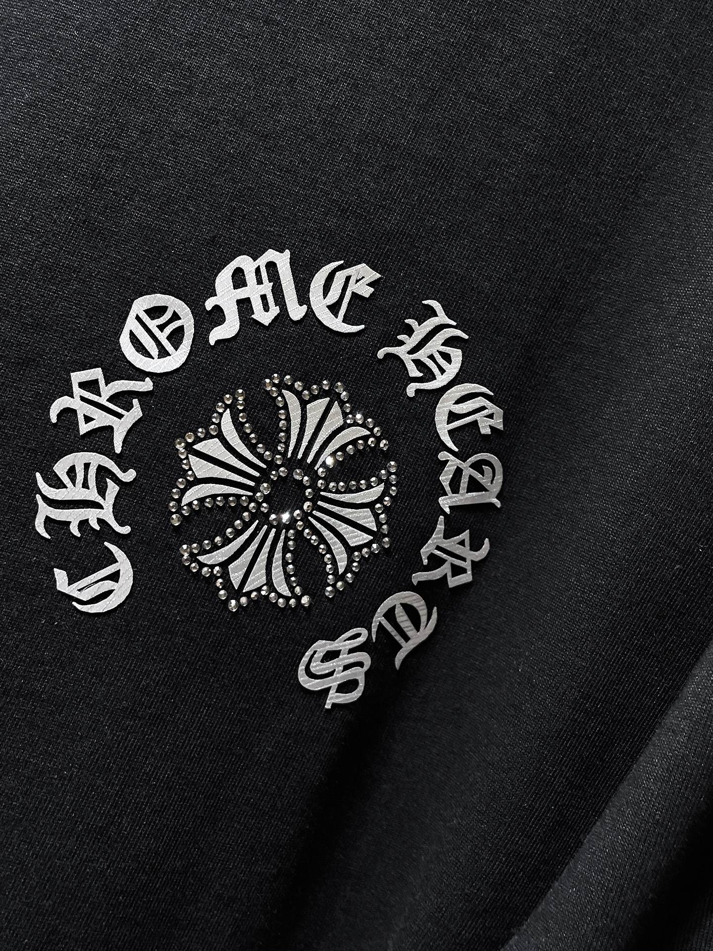 Dotted Horseshoe Cross Black T-Shirt™