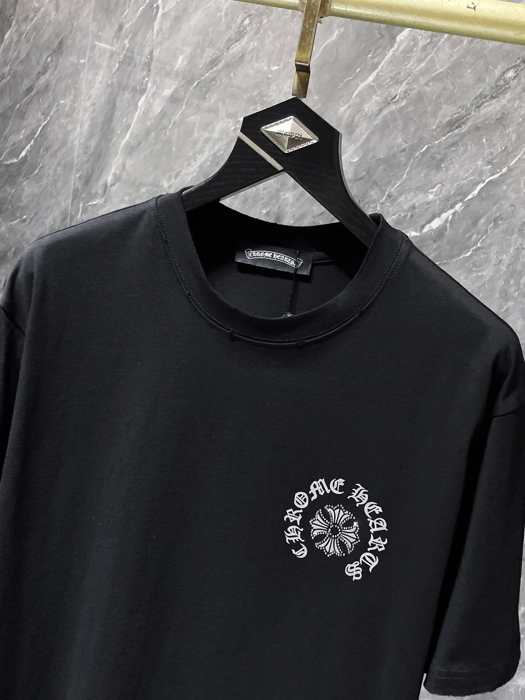 Dotted Horseshoe Cross Black T-Shirt™