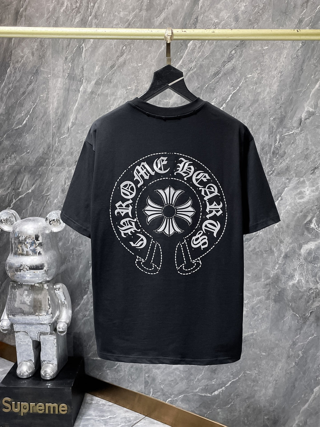 Dotted Horseshoe Cross Black T-Shirt™