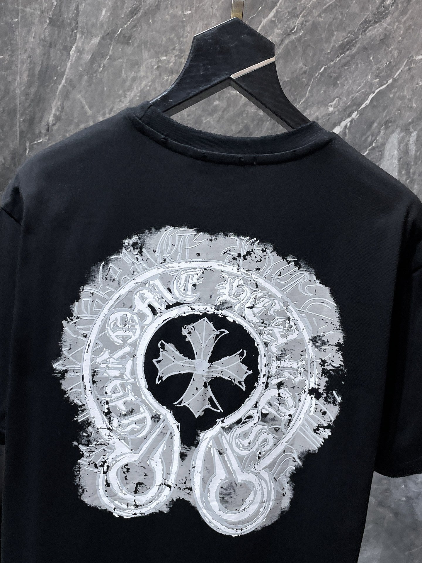 Washed Horseshoe Cross Black T-Shirt™