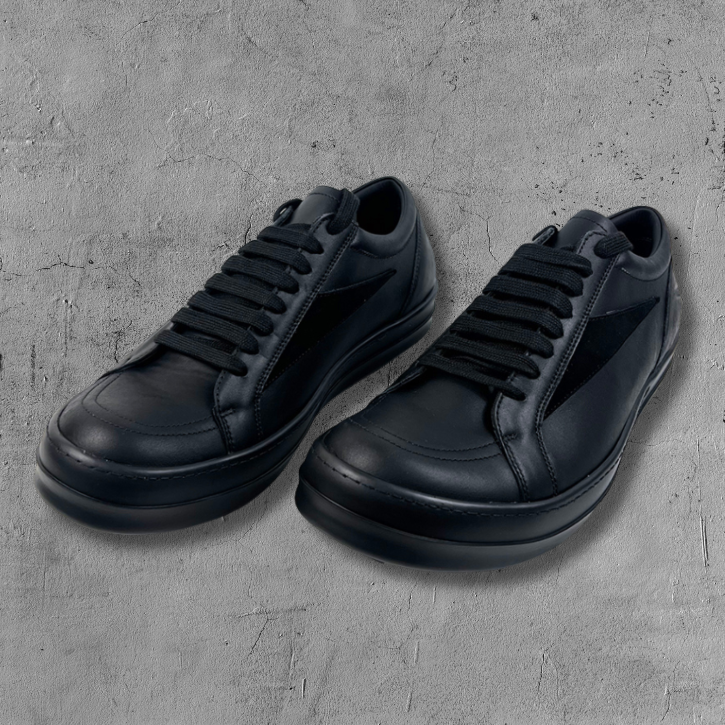 R.O DRKSHDW Vintage Low Black on Black Leather Sneakers™